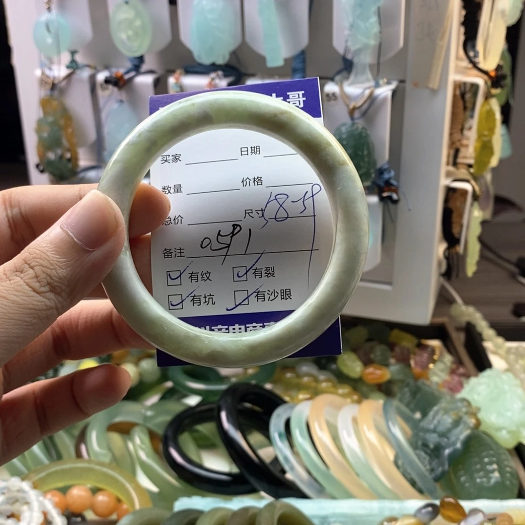 未镶嵌蛇纹石玉颈饰