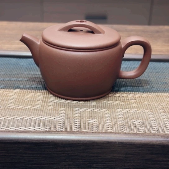 茶壶紫砂黄龙山原矿底槽清半手工（200 cc）