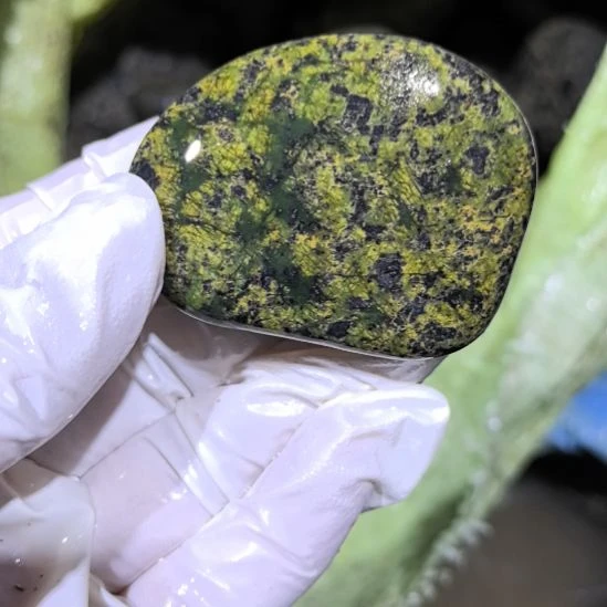 亨***家木藏玉药王石原石一个