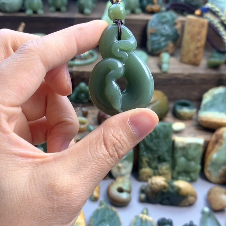 岫岩老玉（透闪石质玉）未镶嵌珠宝奇石瞻*生