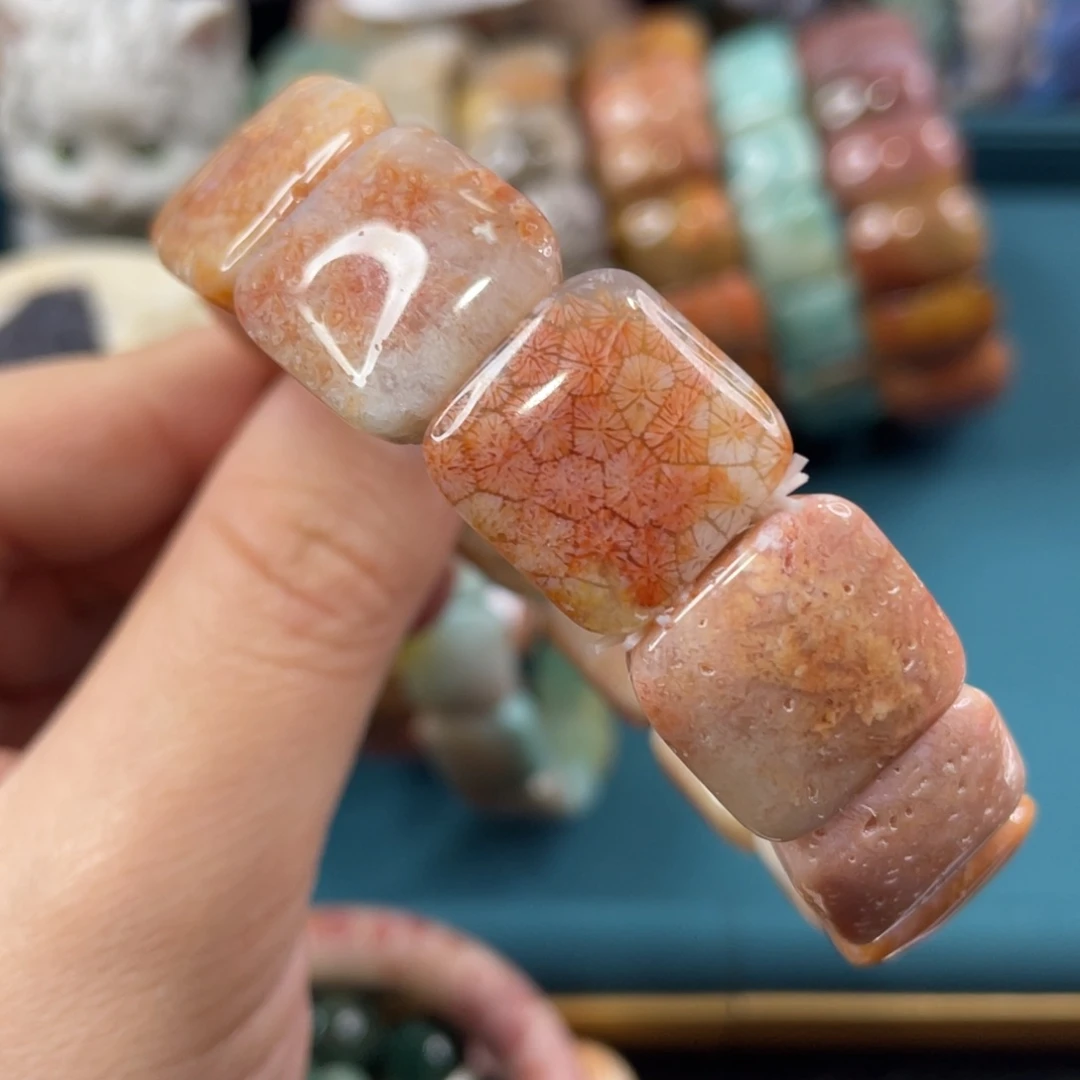 未镶嵌手镯硅化玉