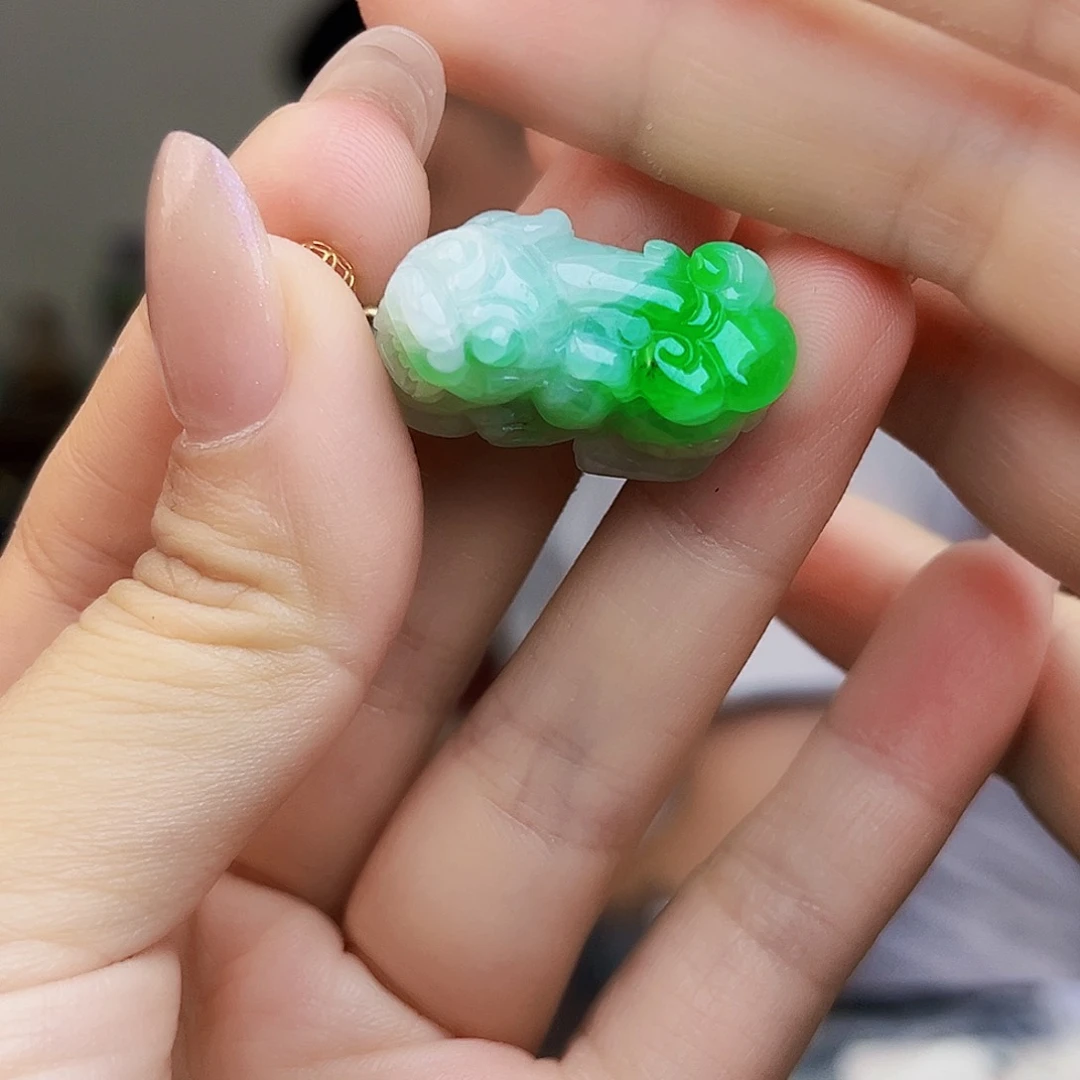 翡翠18K金镶嵌颈饰多样性