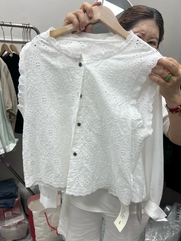 夏季新款钩花镂空蕾丝无袖衬衫女小众设计感外搭背心上衣