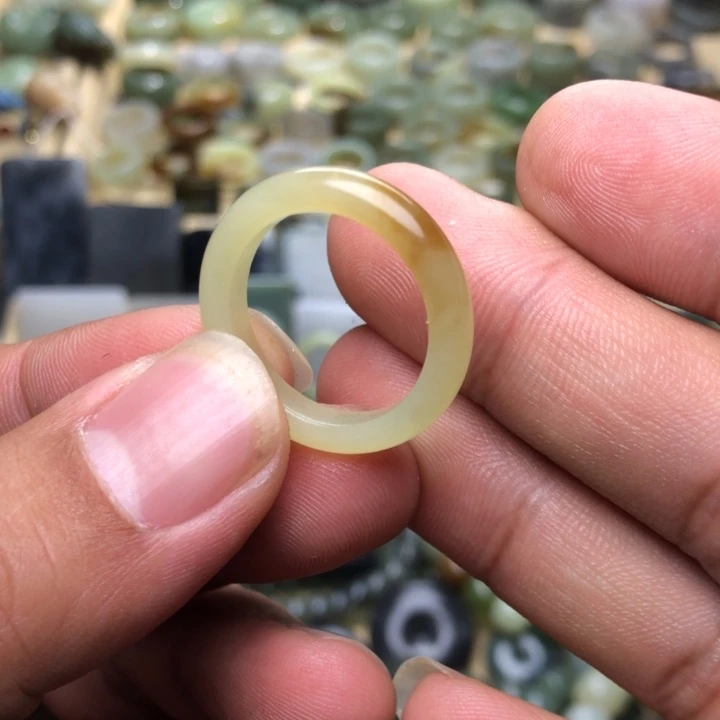 和田玉颈饰未镶嵌湖***子