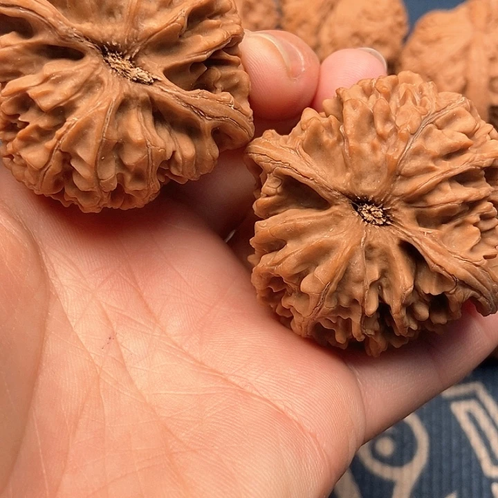 半***城文玩核桃吊坠48玉麒麟