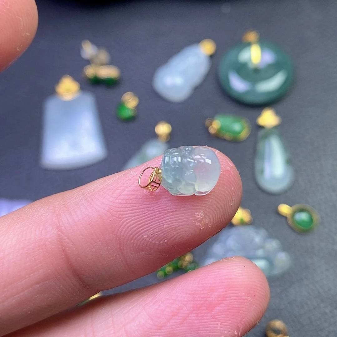 颈饰18K金镶嵌翡翠