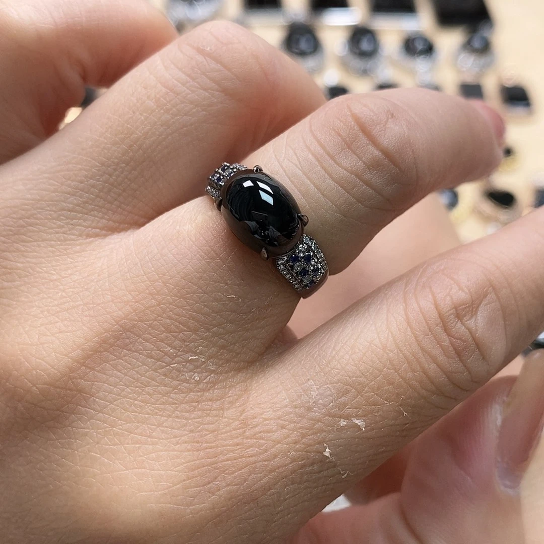 翡翠戒指18K金镶嵌墨翠