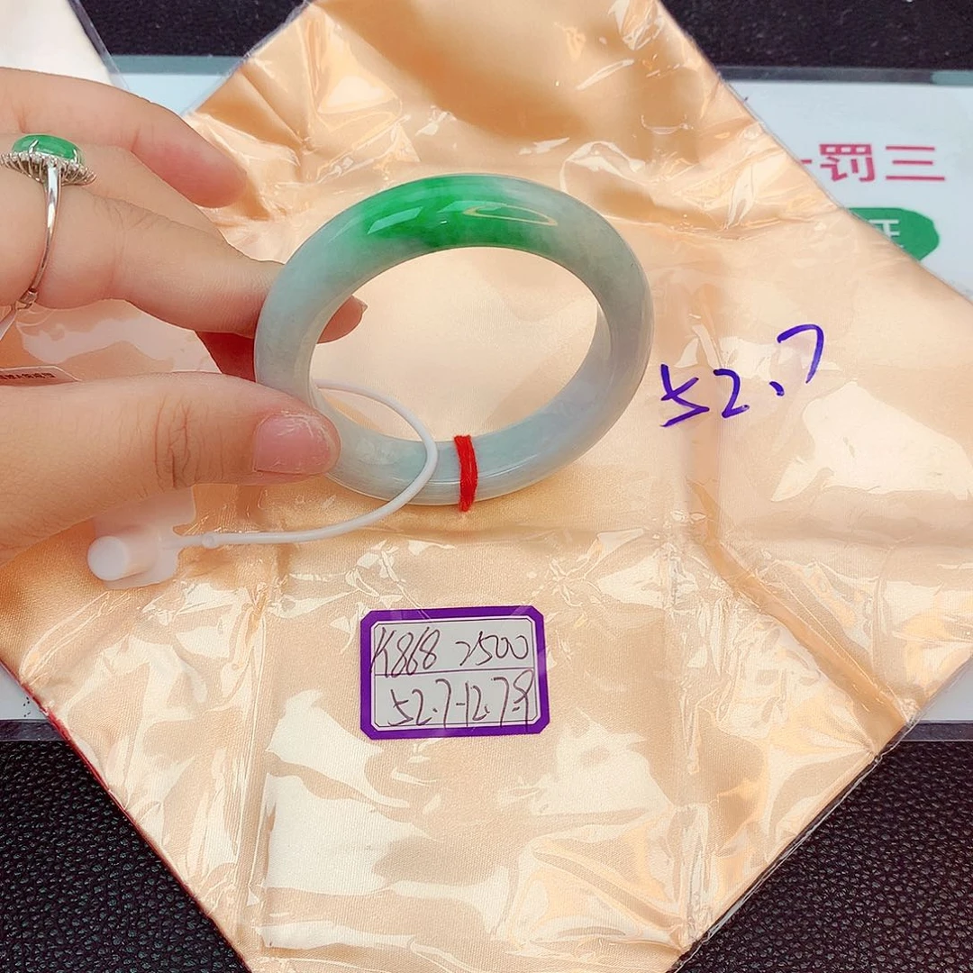 翡翠手镯未镶嵌缅甸翡翠