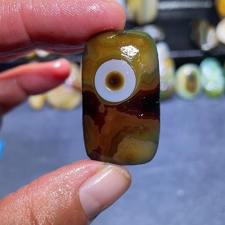 挺***错玛瑙/玉髓未镶嵌珠宝奇石