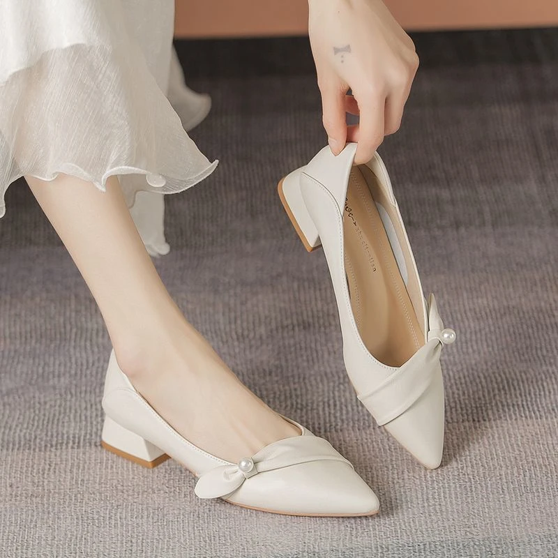 2.5cm低跟尖头单鞋女春2025新款软皮黑色工作鞋配裙子百搭仙女鞋