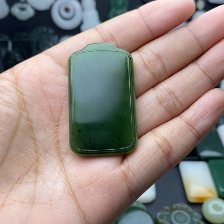 ****杨和田玉未镶嵌颈饰