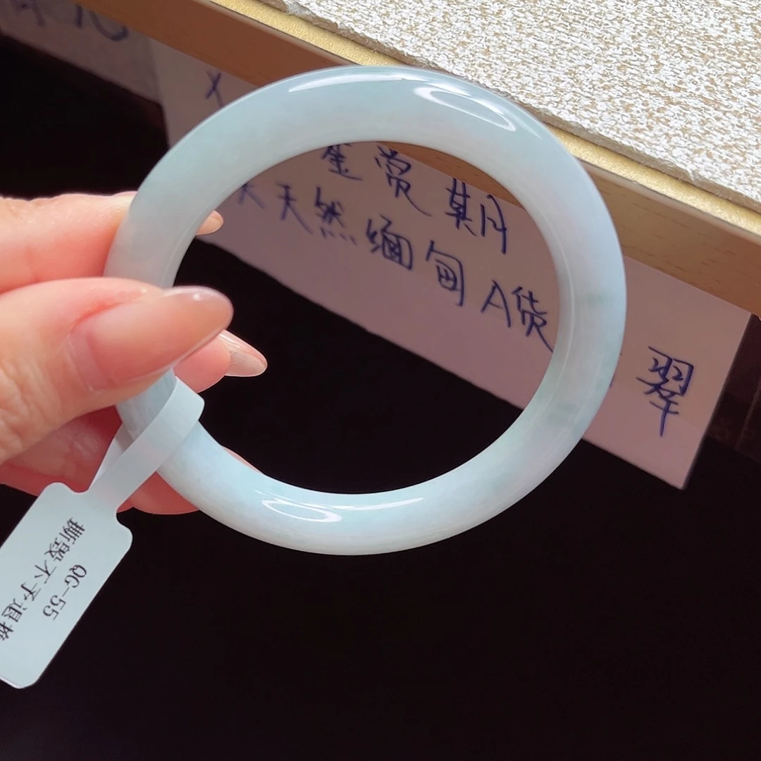 翡翠手镯未镶嵌手镯