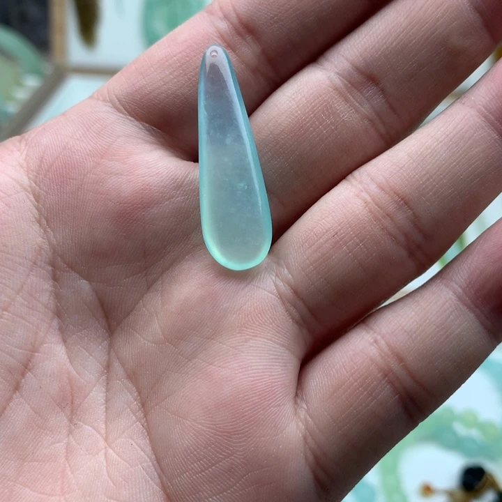 岫玉未镶嵌颈饰水滴