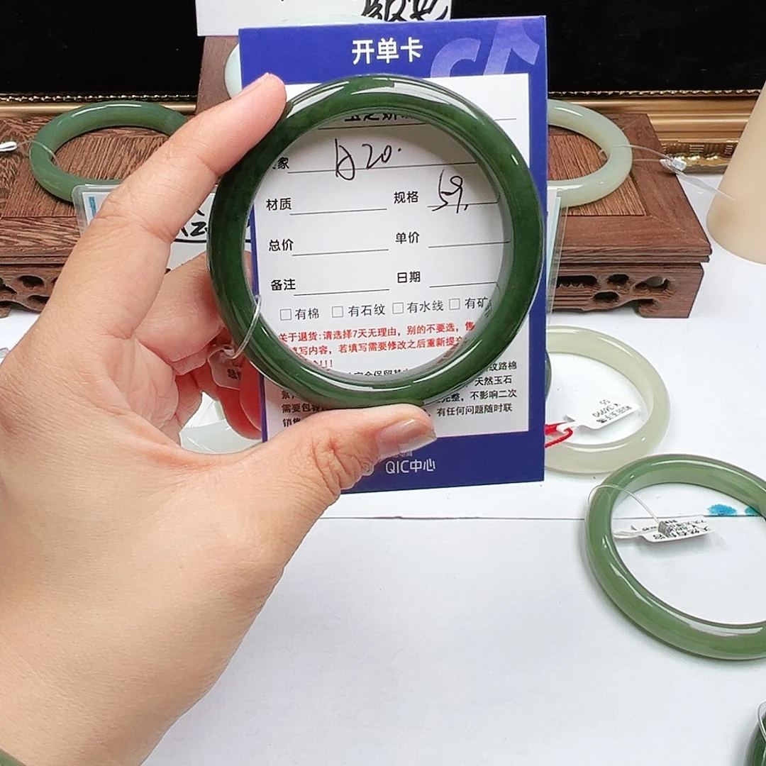 未镶嵌手镯和田玉