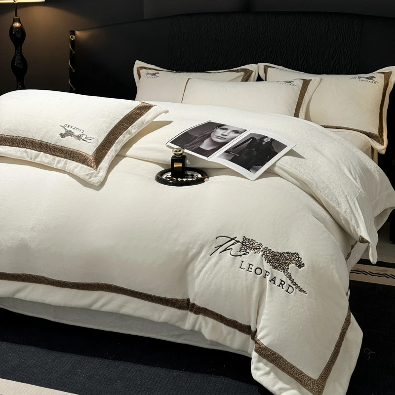 Hopeful•巷往织舍【飞驰】冬季加厚轻奢高定简约刺绣牛奶绒套件加绒