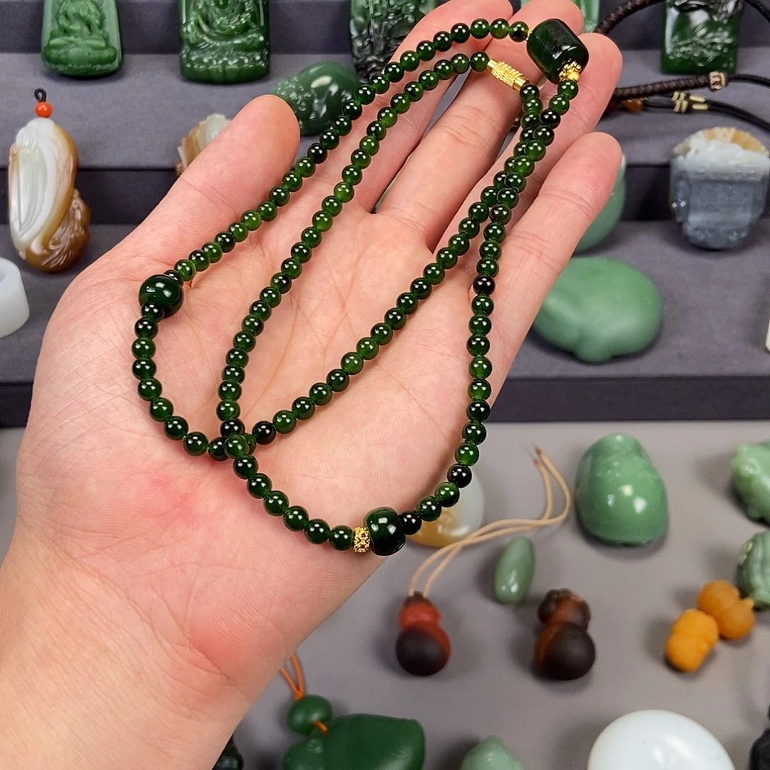 和田玉未镶嵌颈饰菠菜绿108