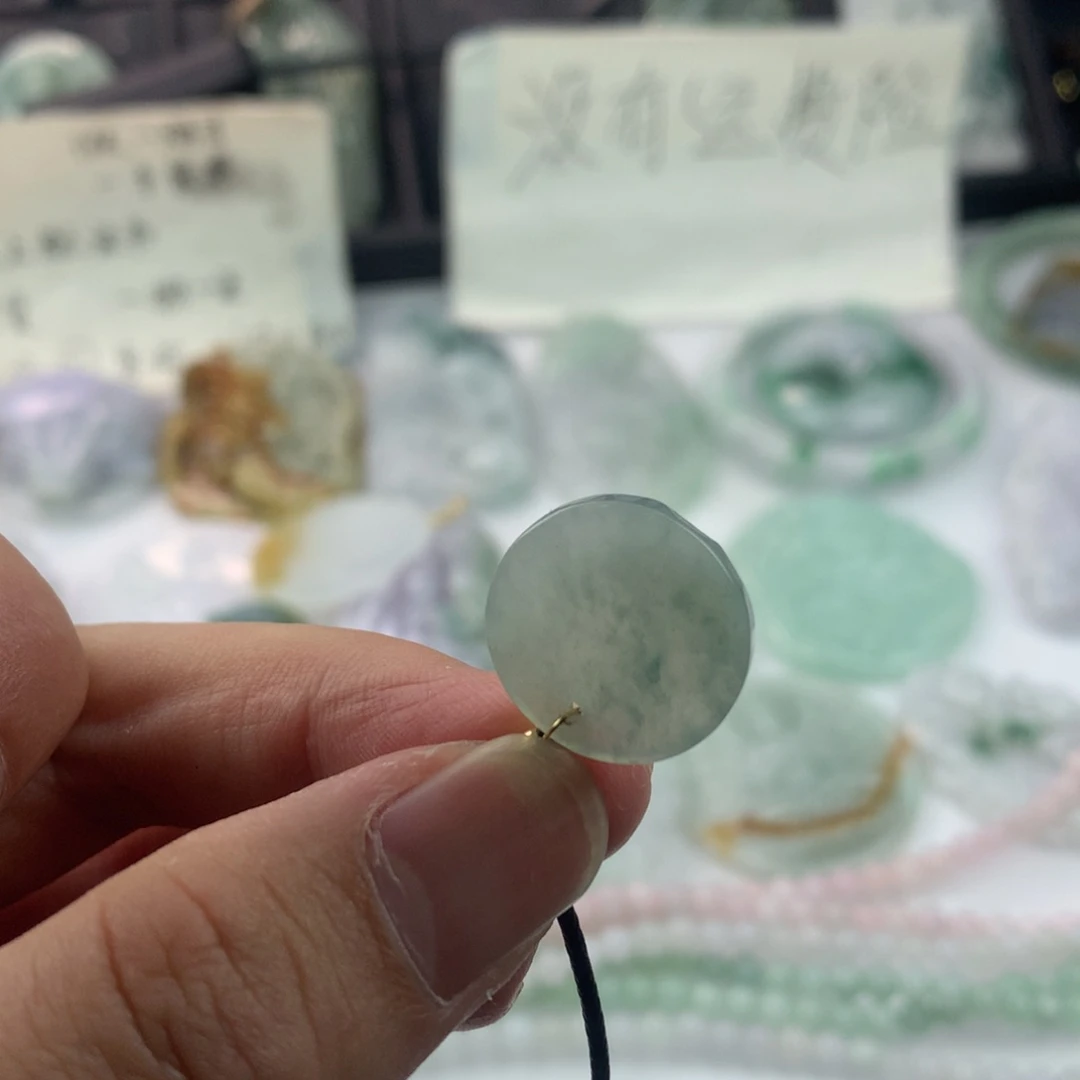 翡翠颈饰未镶嵌迪***尼一