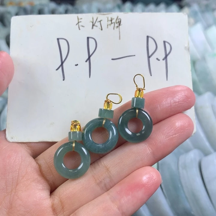 翡翠未镶嵌颈饰多样性发一件