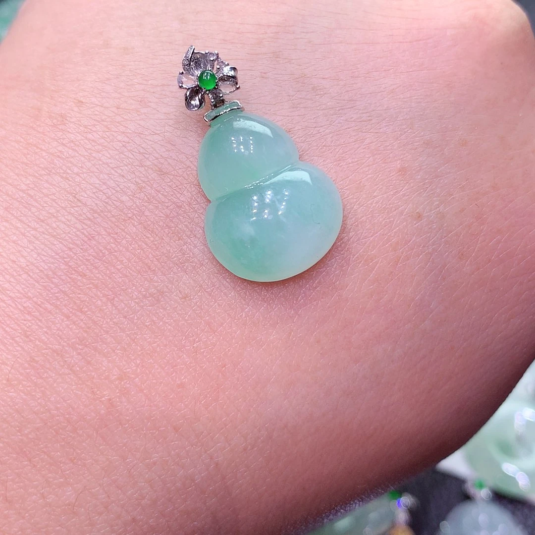 翡翠吊坠(赠链)18K金镶嵌今***你纯天然