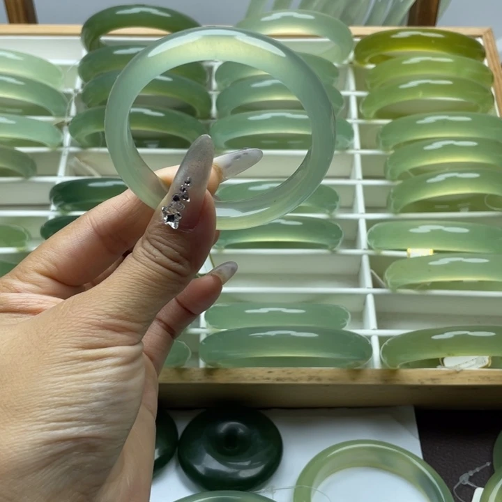 云***人蛇纹石玉合金手镯