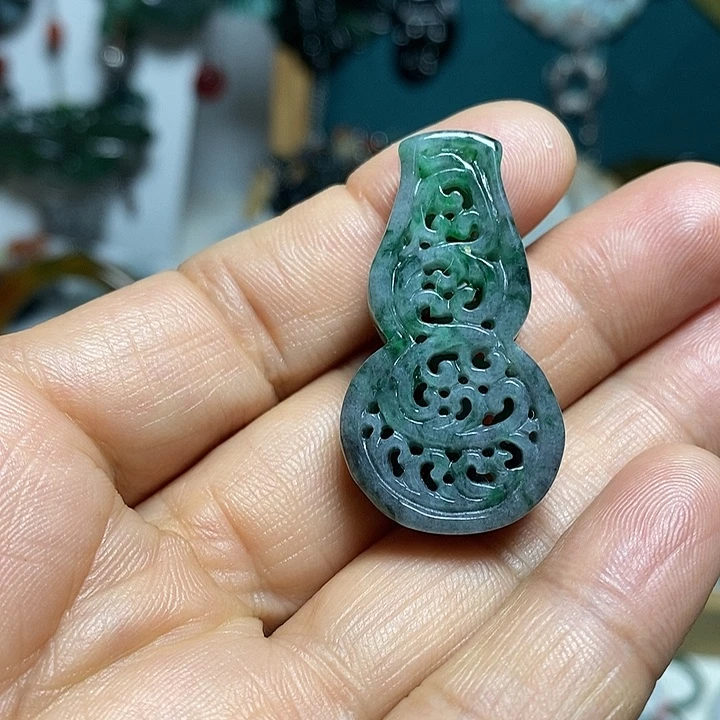 翡翠未镶嵌吊坠(赠链)