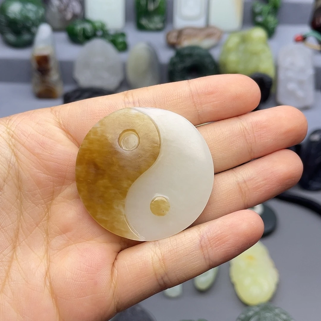 盖***虎颈饰未镶嵌和田玉