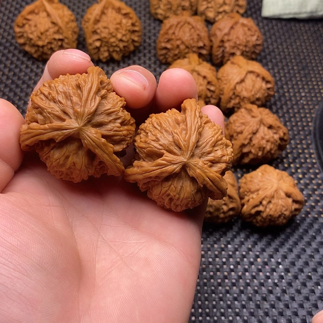 @***生文玩核桃吊坠文玩核桃盒三棱炸炸炸炸炸