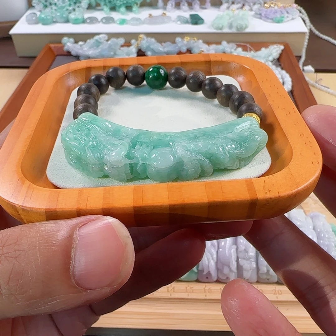 做***哥翡翠未镶嵌颈饰龙牌
