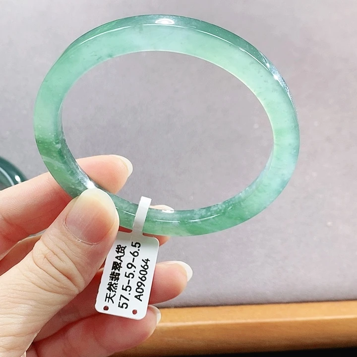 【闪购商品】未镶嵌手镯翡翠