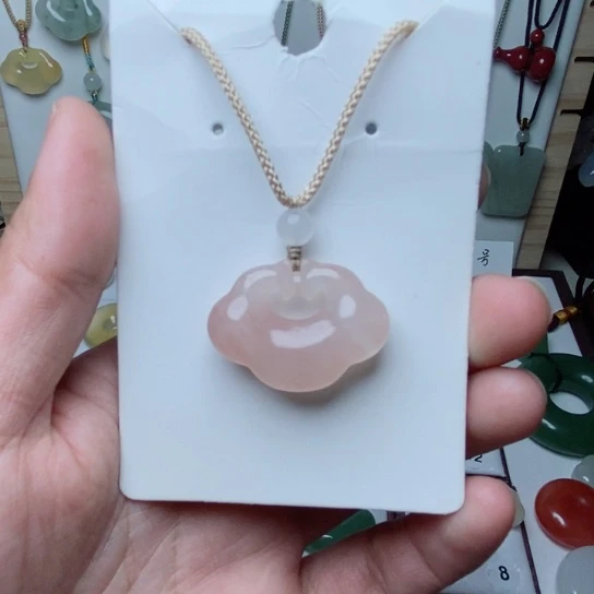 石英质玉颈饰未镶嵌易***。