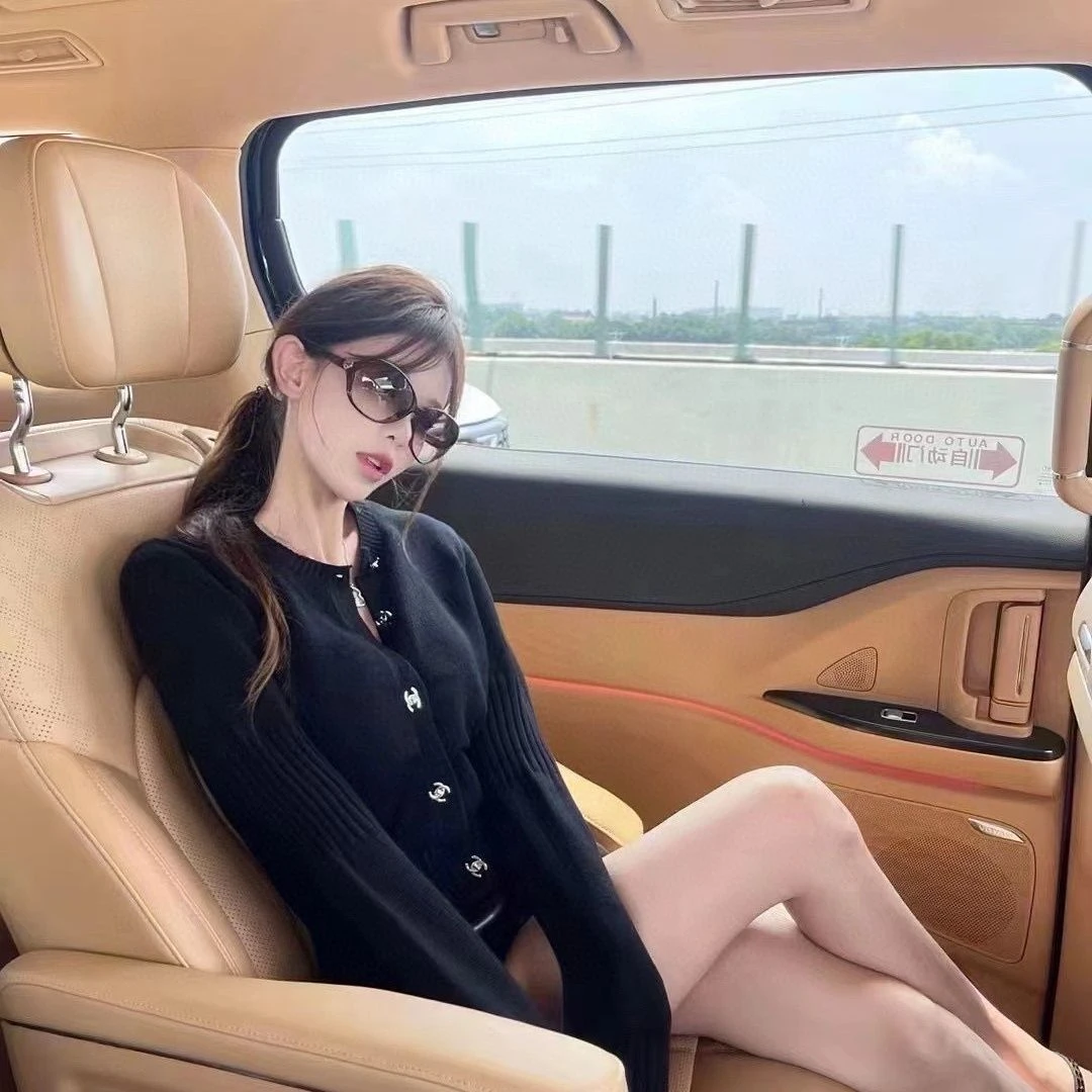 2025秋冬新款高级感气质小香风圆领针织毛衣开衫女显瘦百搭上衣