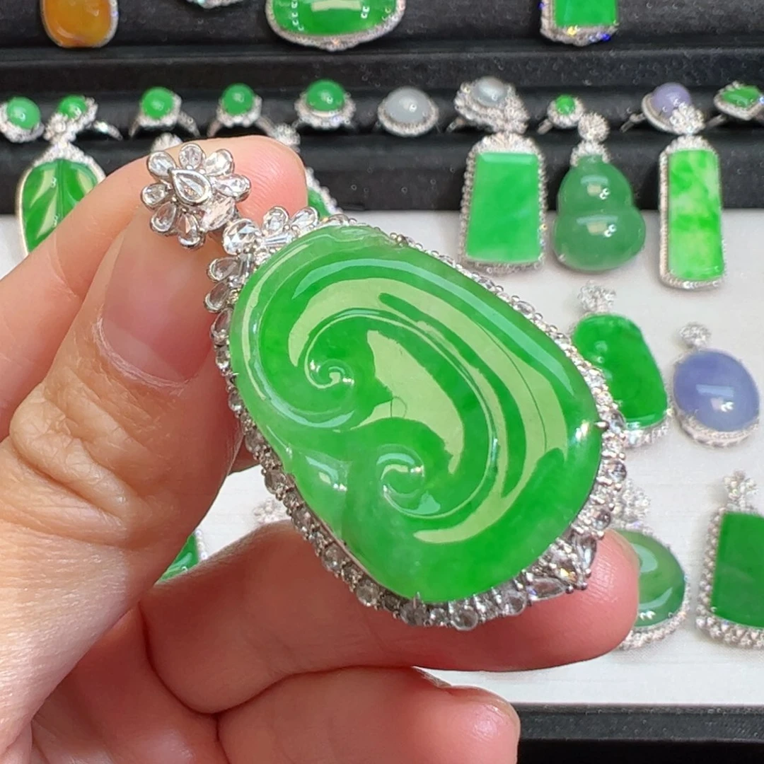 翡翠吊坠(不含链)18K金镶嵌