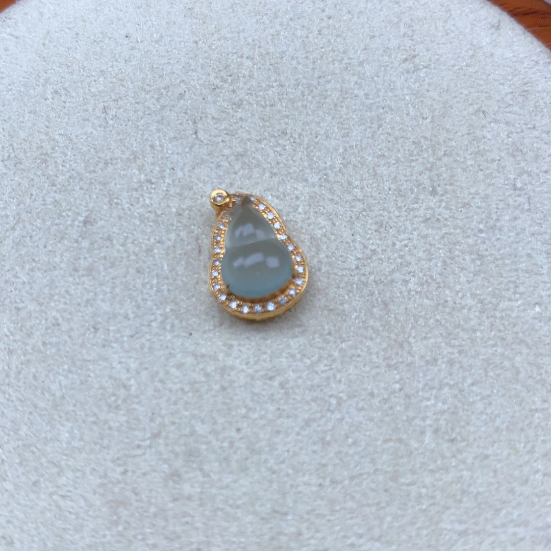 翡翠18K金镶嵌项链葫芦