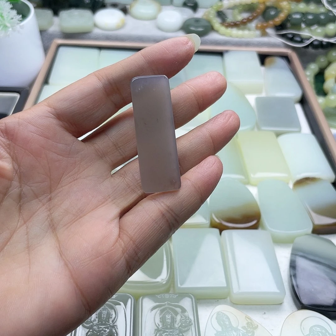 颈饰未镶嵌和田玉（糖玉）