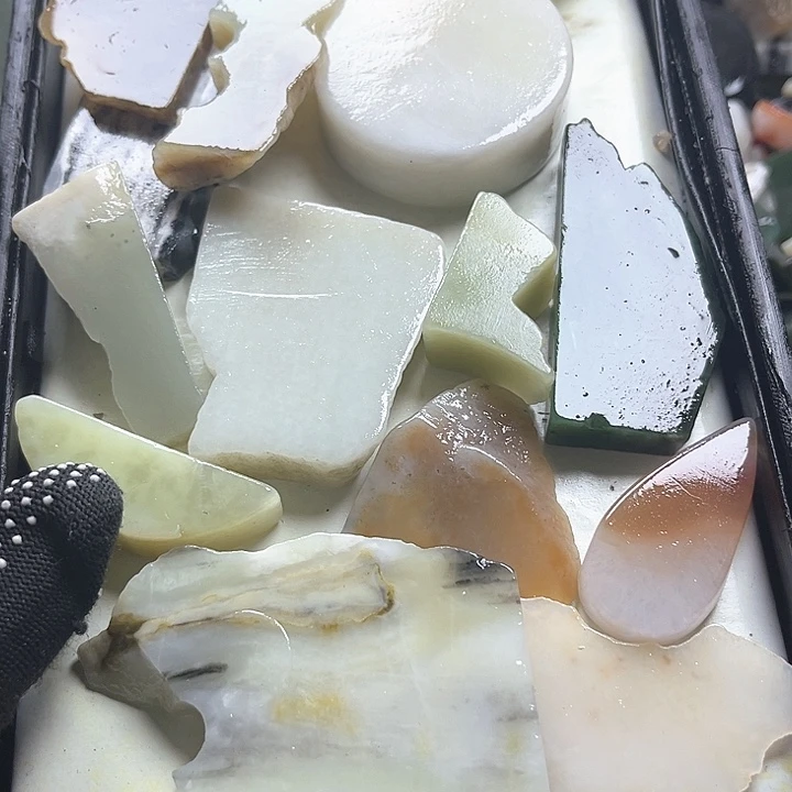 和田玉（糖玉）和田玉边角料9K金镶嵌低**调