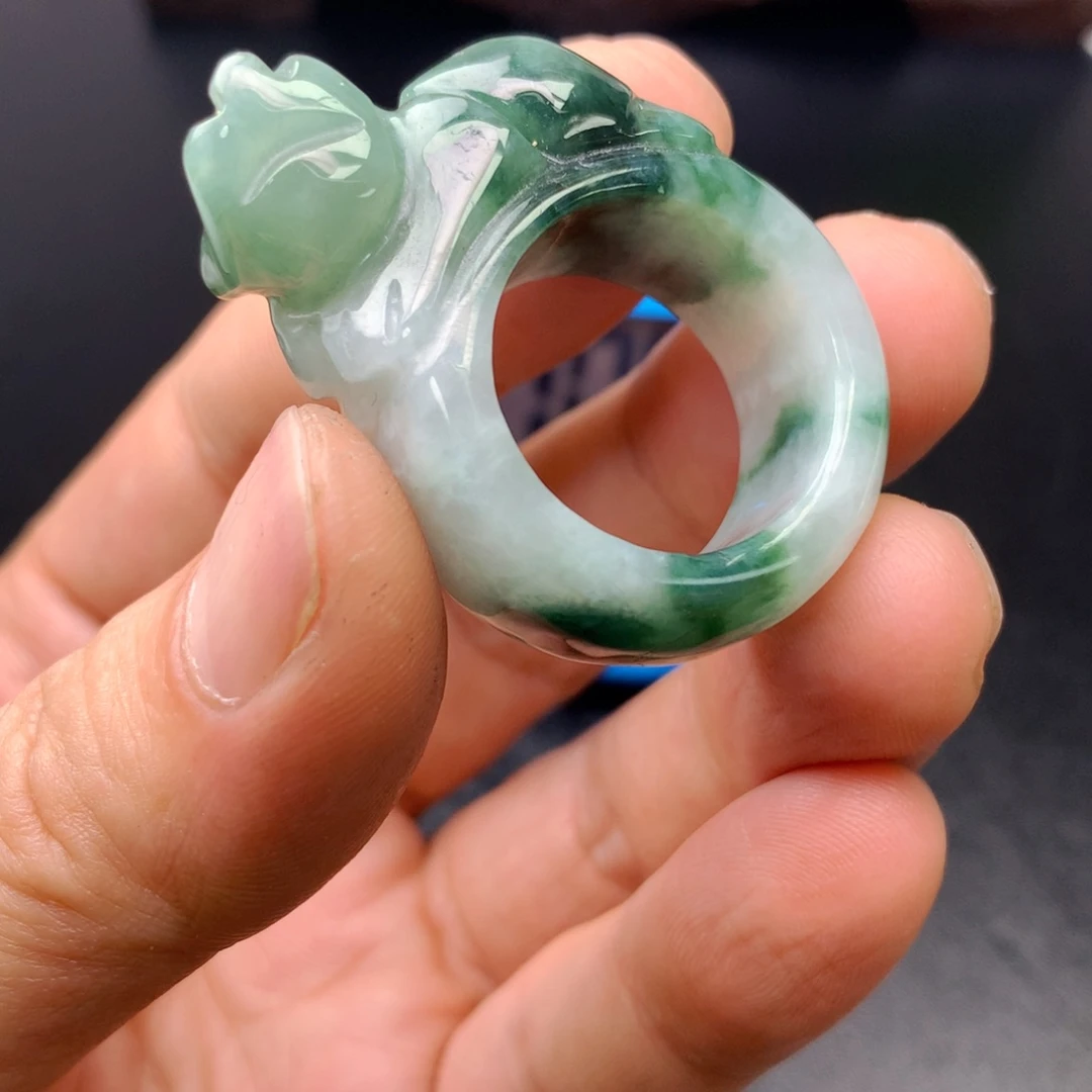 翡翠未镶嵌颈饰翡翠首饰和翡翠珠宝