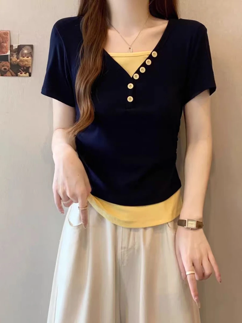 无品牌大肚夏2025新款假两件V领短袖T恤女遮肚修身显瘦撞色上衣