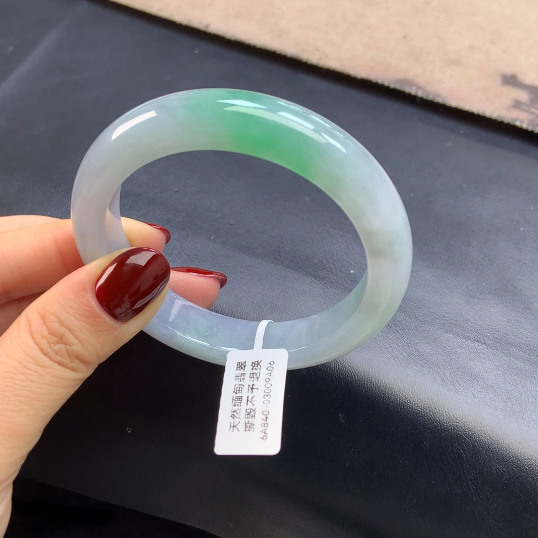 翡翠未镶嵌手镯飘花阳绿