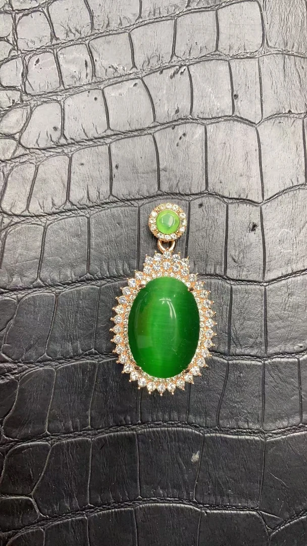 和田玉A612  绿色吊坠 女同款  时尚百搭