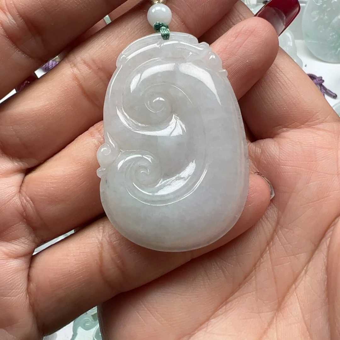 翡翠颈饰未镶嵌如意