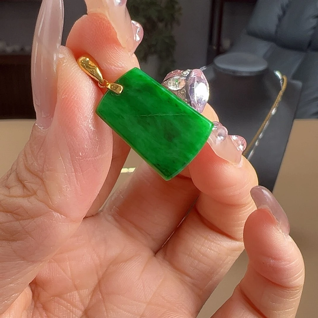 翡翠18K金镶嵌颈饰吊坠