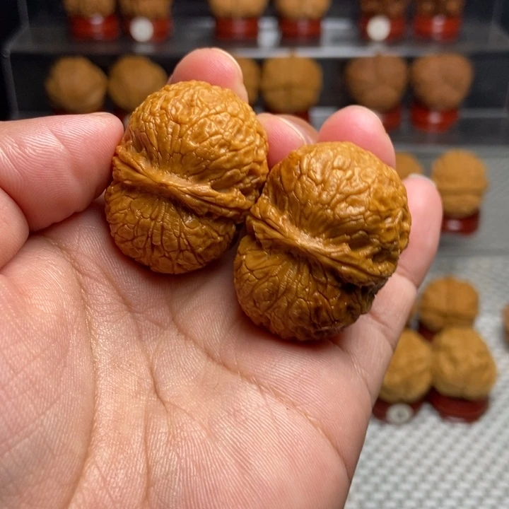 文玩核桃把件花生元宝1