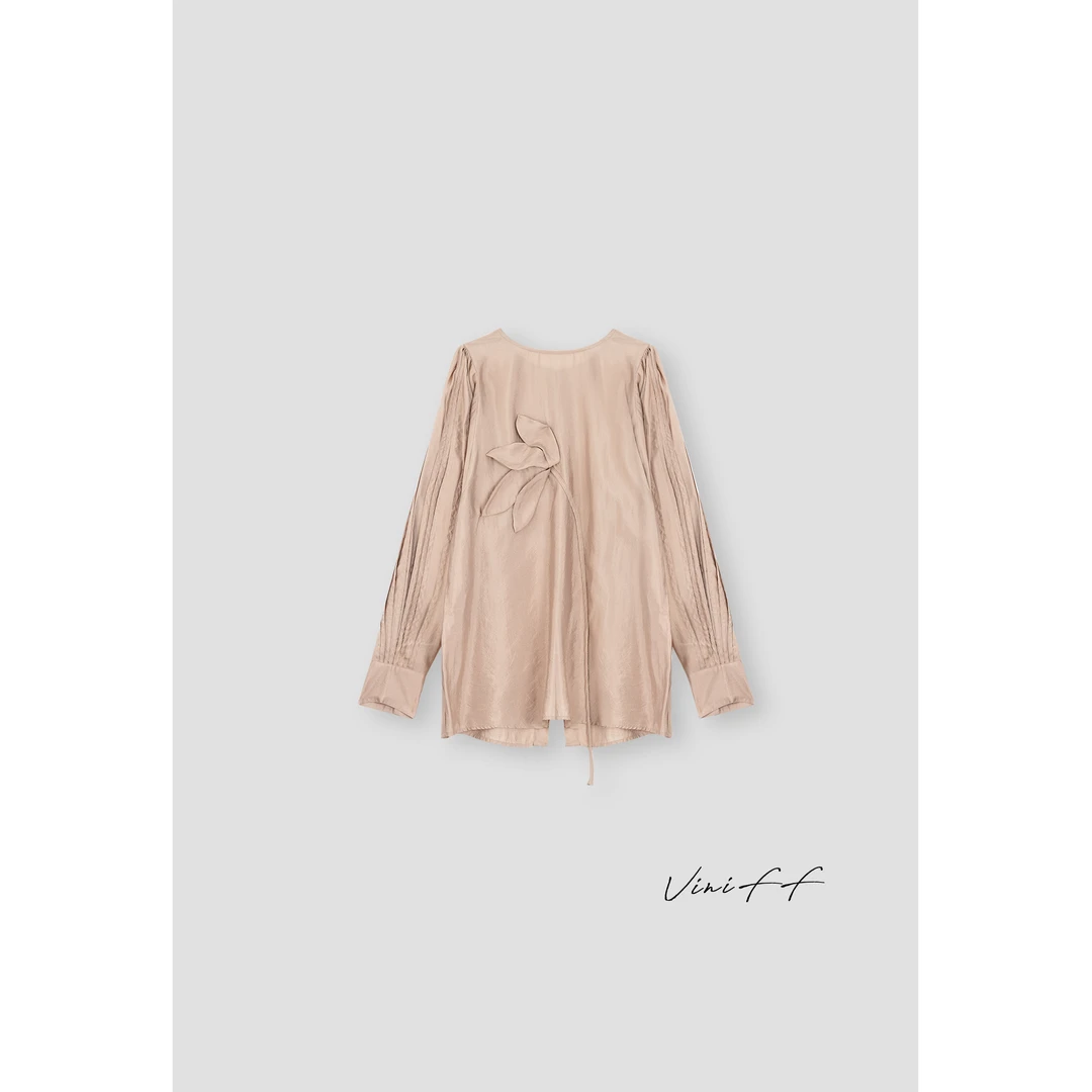 ViniFF薇妮｜2025S/S 早春新款「焦糖涟漪」四支花系带衬衣WA5CC014