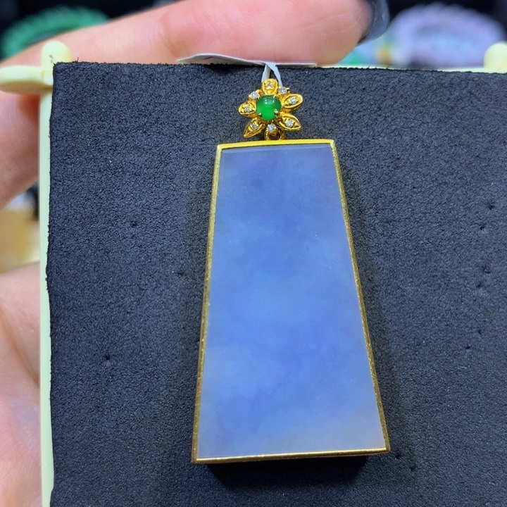 翡翠18K金镶嵌颈饰翡翠