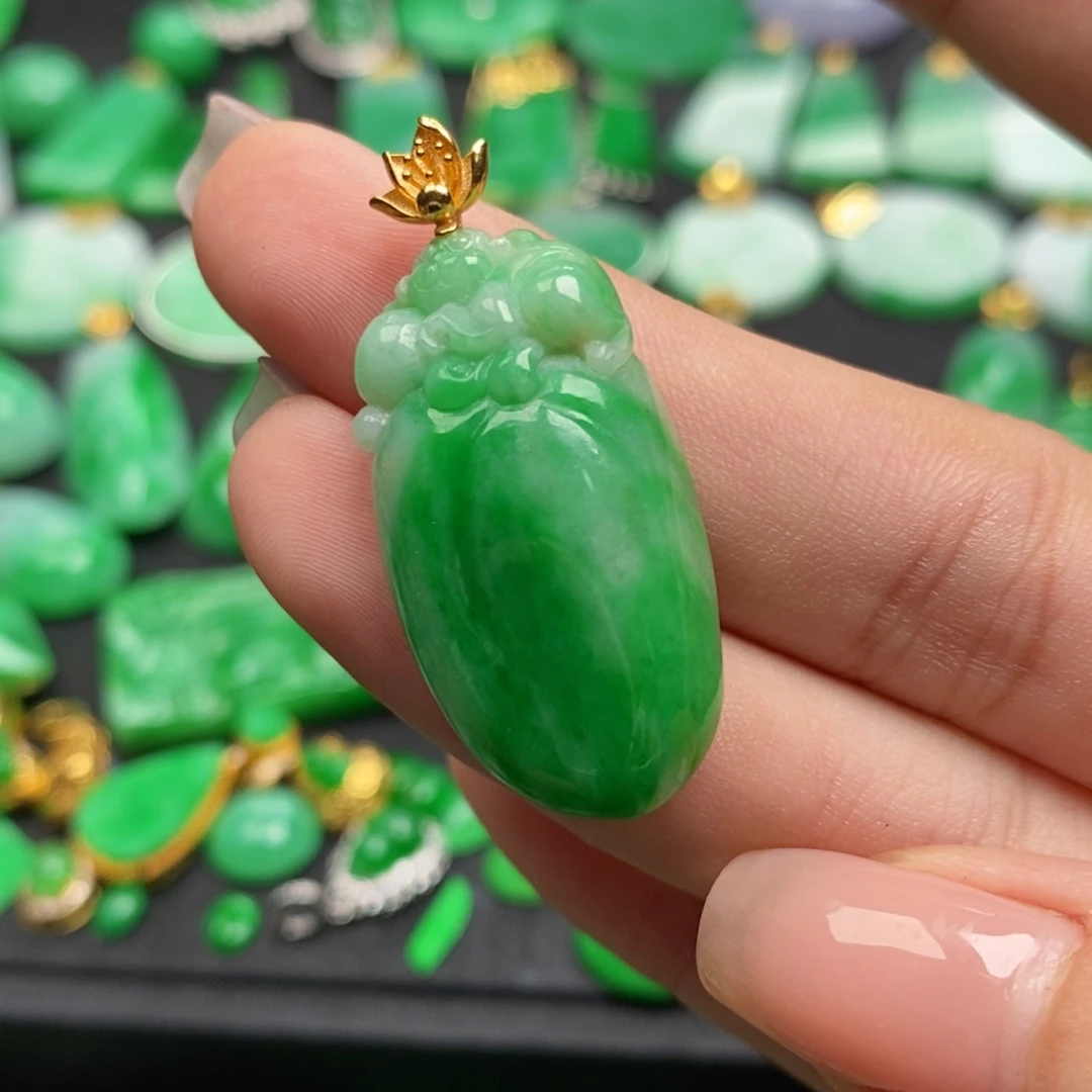 翡翠18K金镶嵌颈饰翡翠