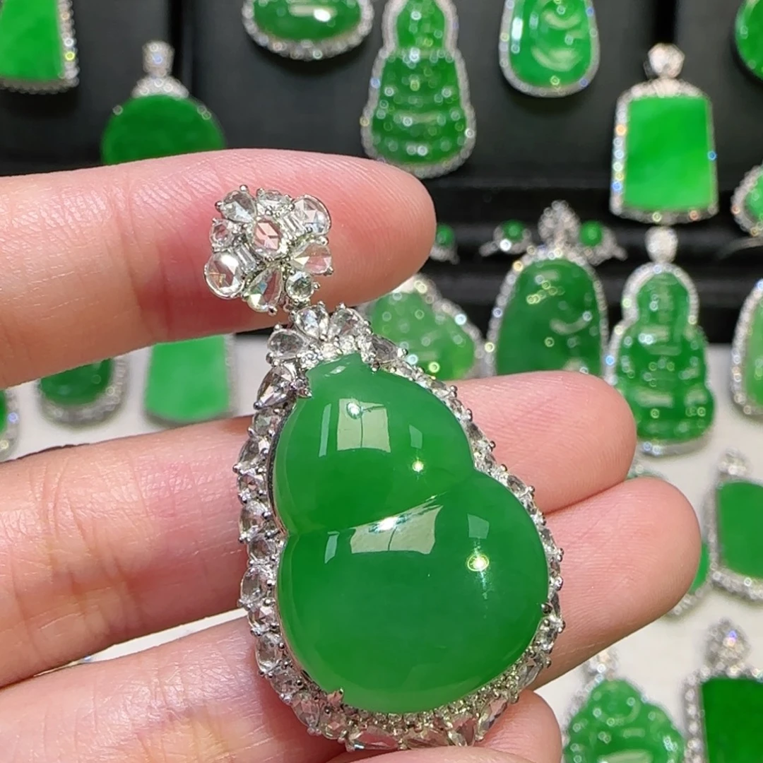 翡翠18K金镶嵌颈饰