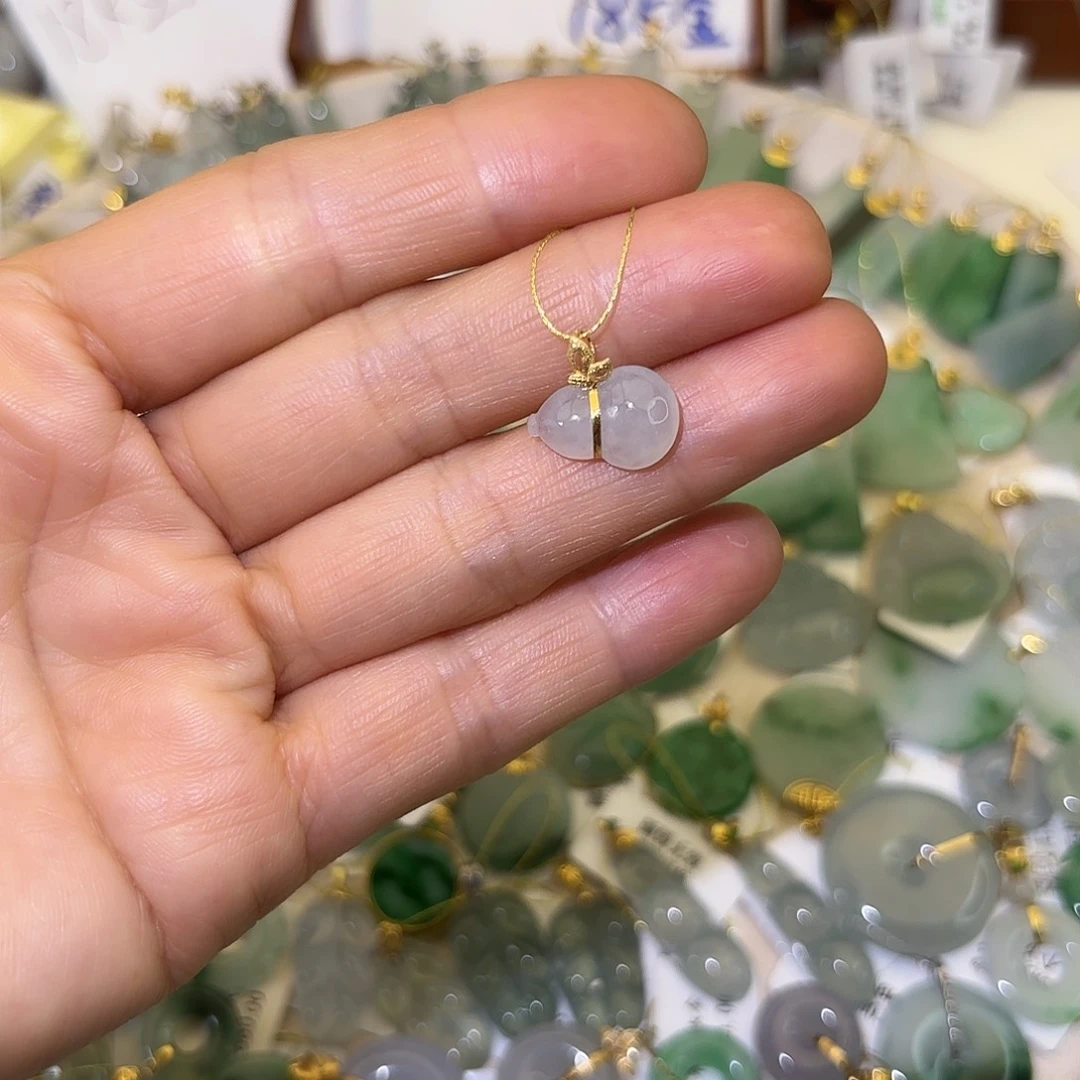 翡翠18K金镶嵌颈饰翡翠葫芦