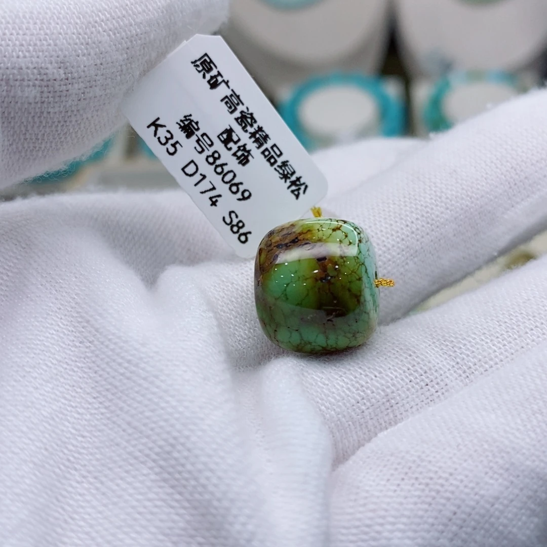 未镶嵌绿松石珠宝奇石
