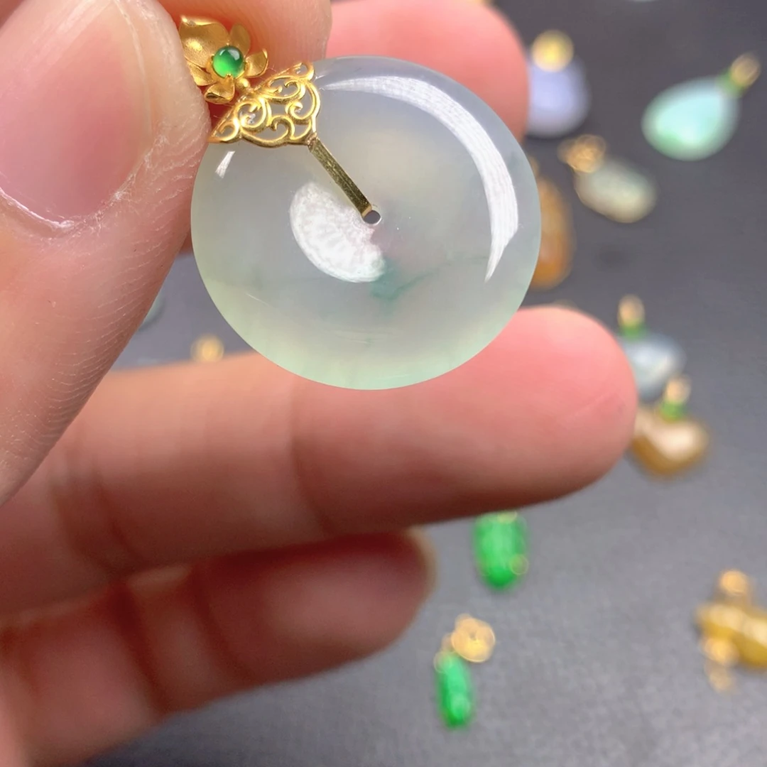 【闪购商品】颈饰18K金镶嵌翡翠翡翠