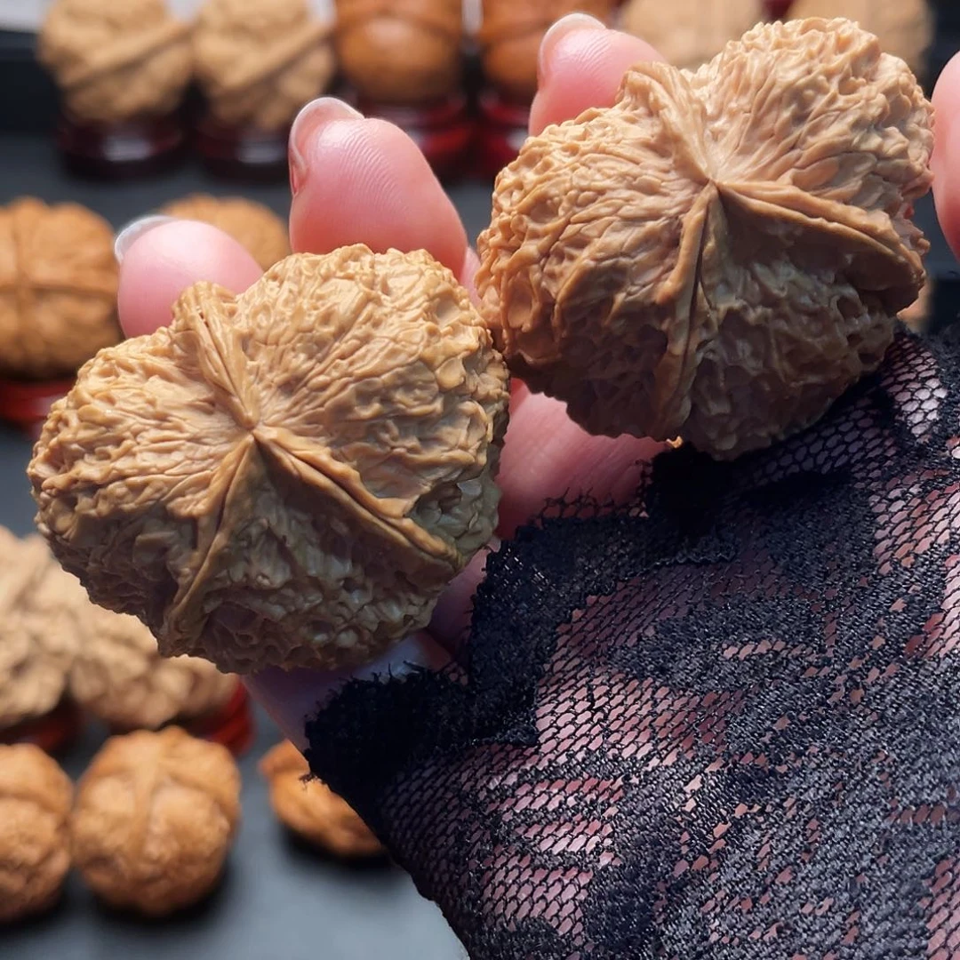 文玩核桃吊坠蚂蚁纹三